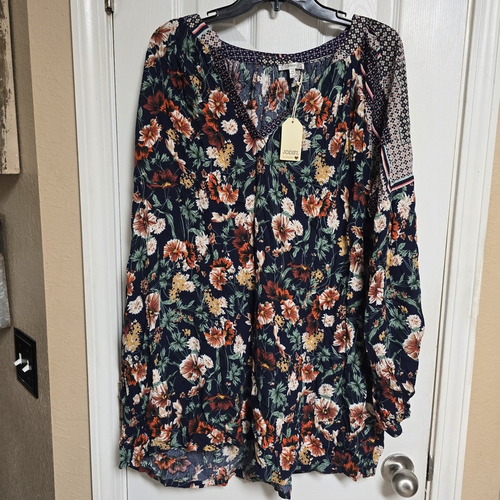 NWT Jodifl Navy/Multi-Colored Floral Rayon Blouse Top V-Neck Hi-Lo Hem Size 3X